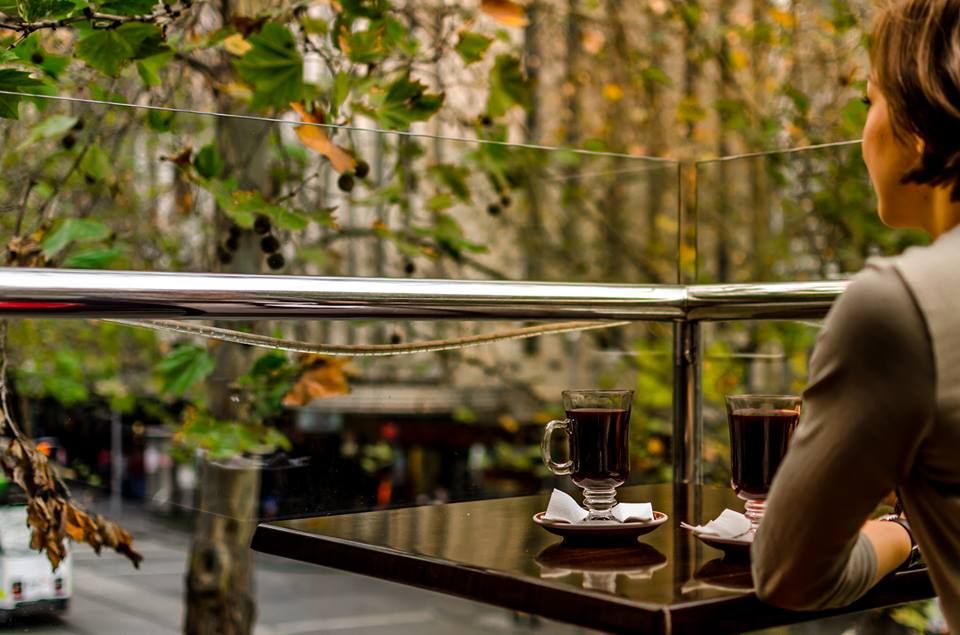 Cabinet Bar & Balcony - Melbourne Accommodate