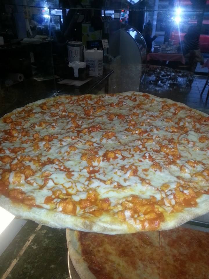 Leo's Pizza - Astoria Surroundings