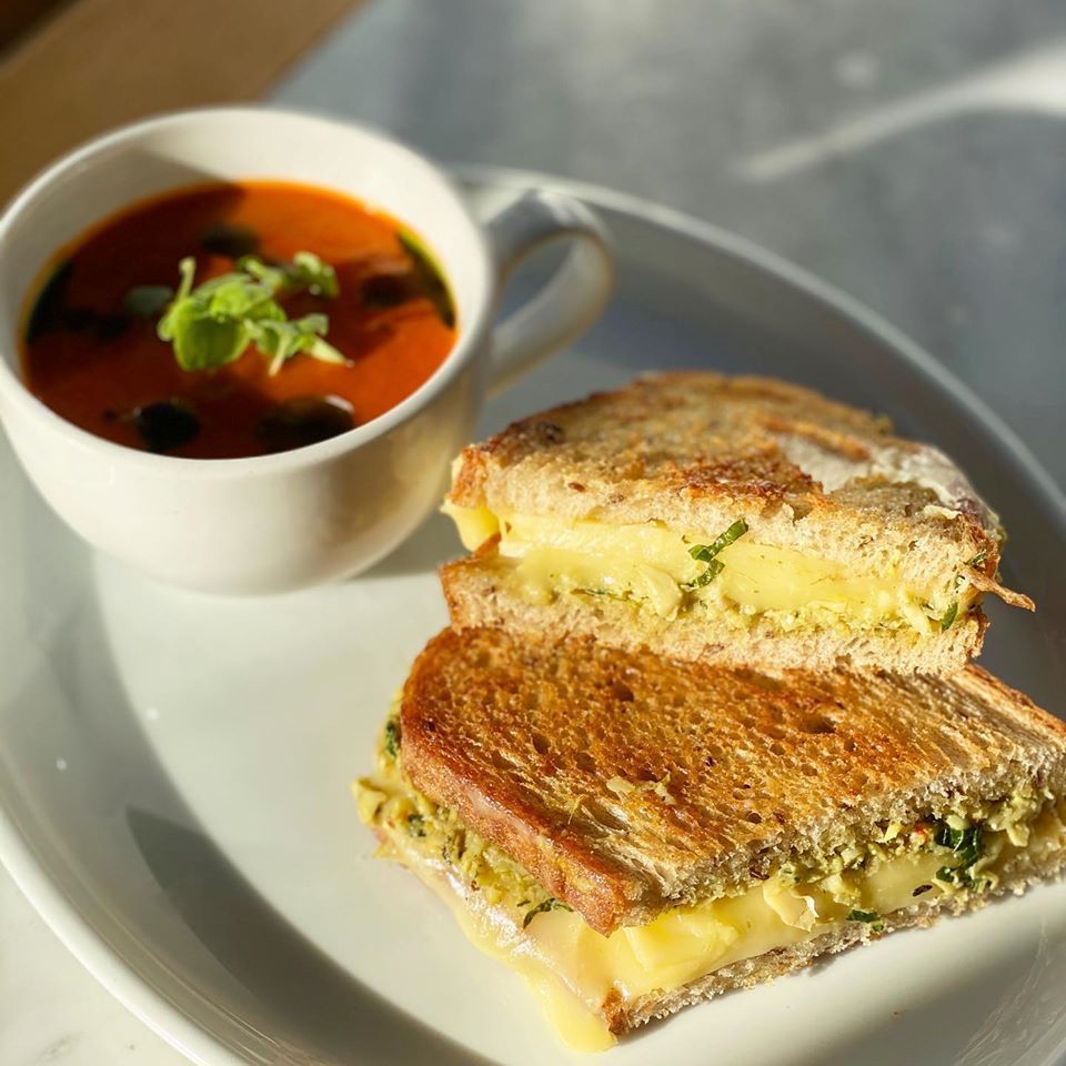 Empire Diner - New York Convenience