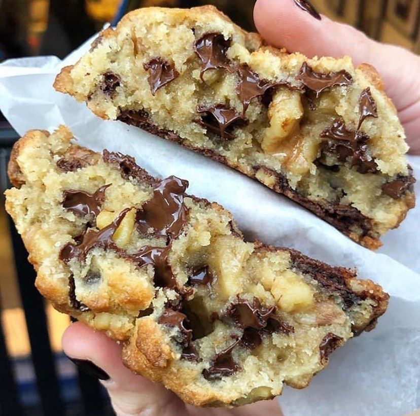 Levain Bakery - Amsterdam Avenue - New York Convenience