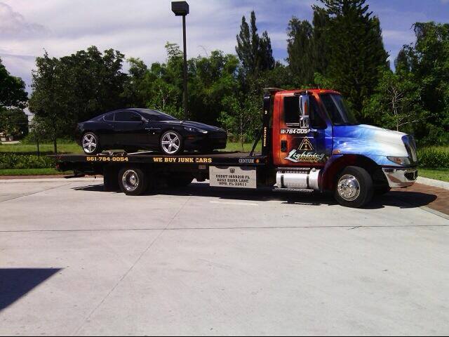 A Lightning Towing - West Palm Beach Transporting