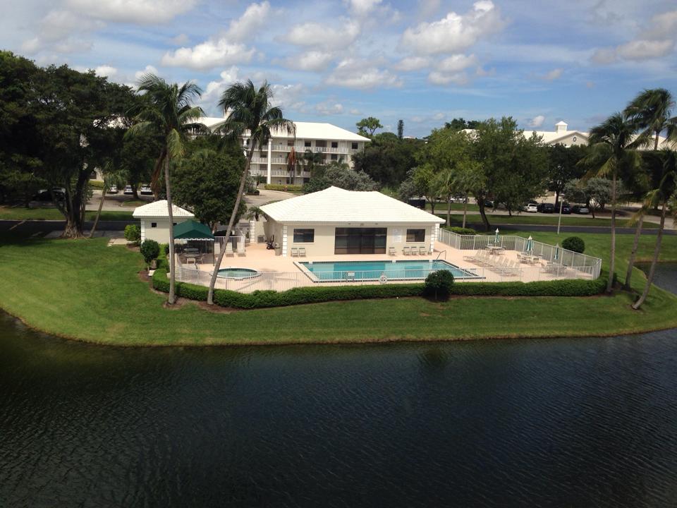 Whitehall Condominiums - West Palm Beach Condominiums