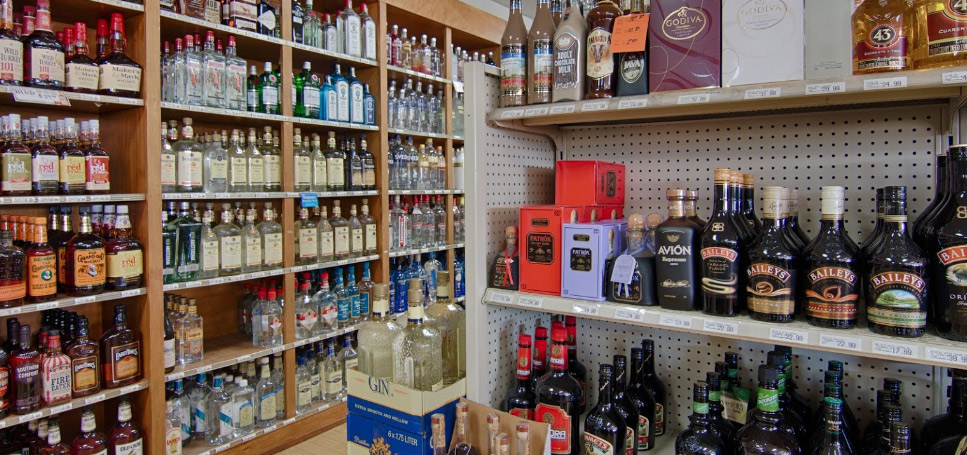 Inlet Harbour Lounge & Liquors - Riviera Beach Convenience