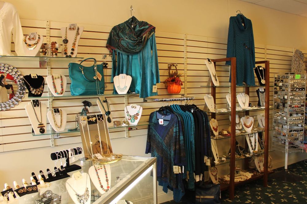 Carriage House Gifts Jewelry & Apparel - Findlay Reasonably