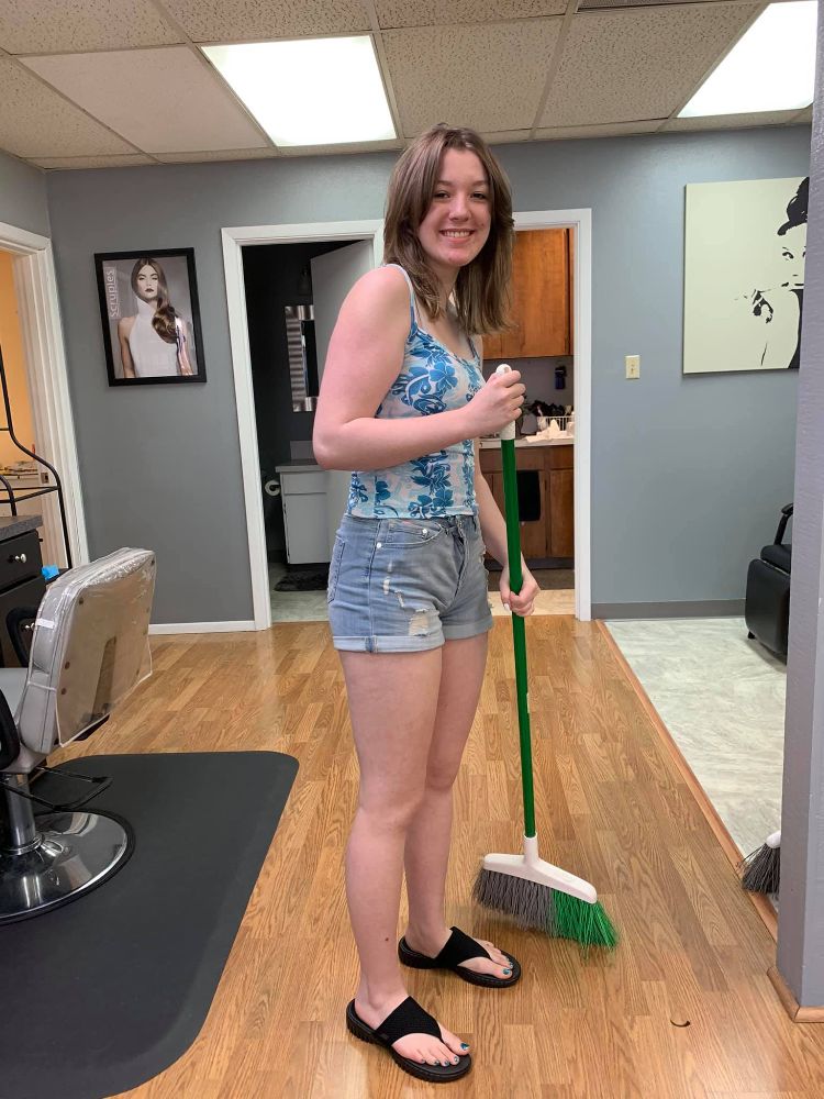 Salon Studio d - Hillsboro Information