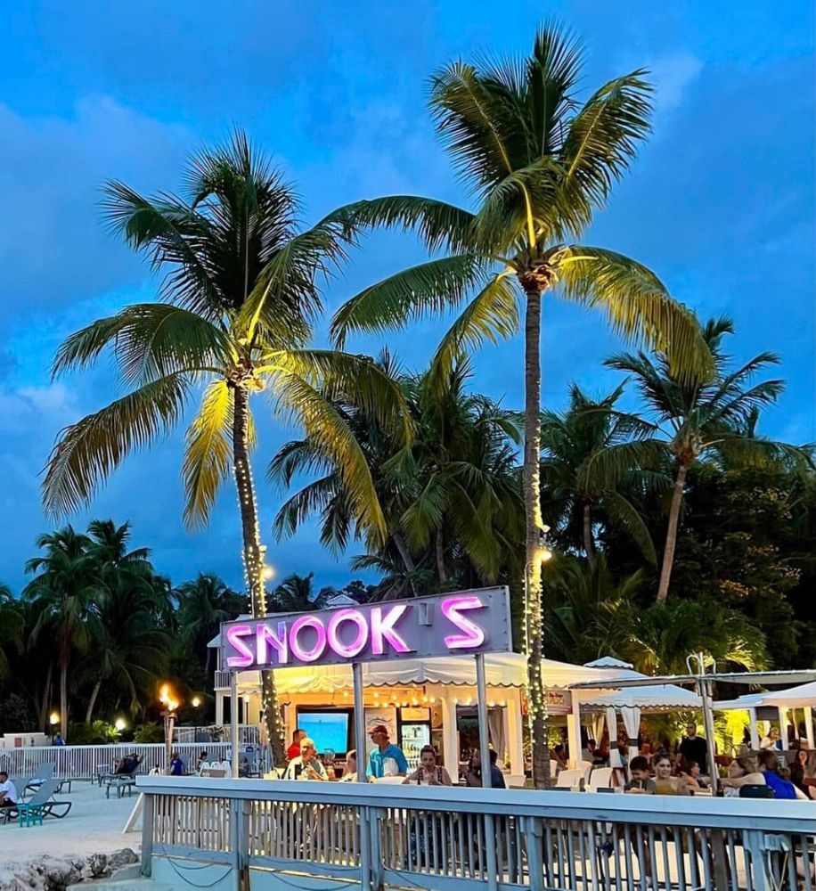 Snook's Bayside Restaurant & Grand Tiki Bar - Key Largo Comfortable