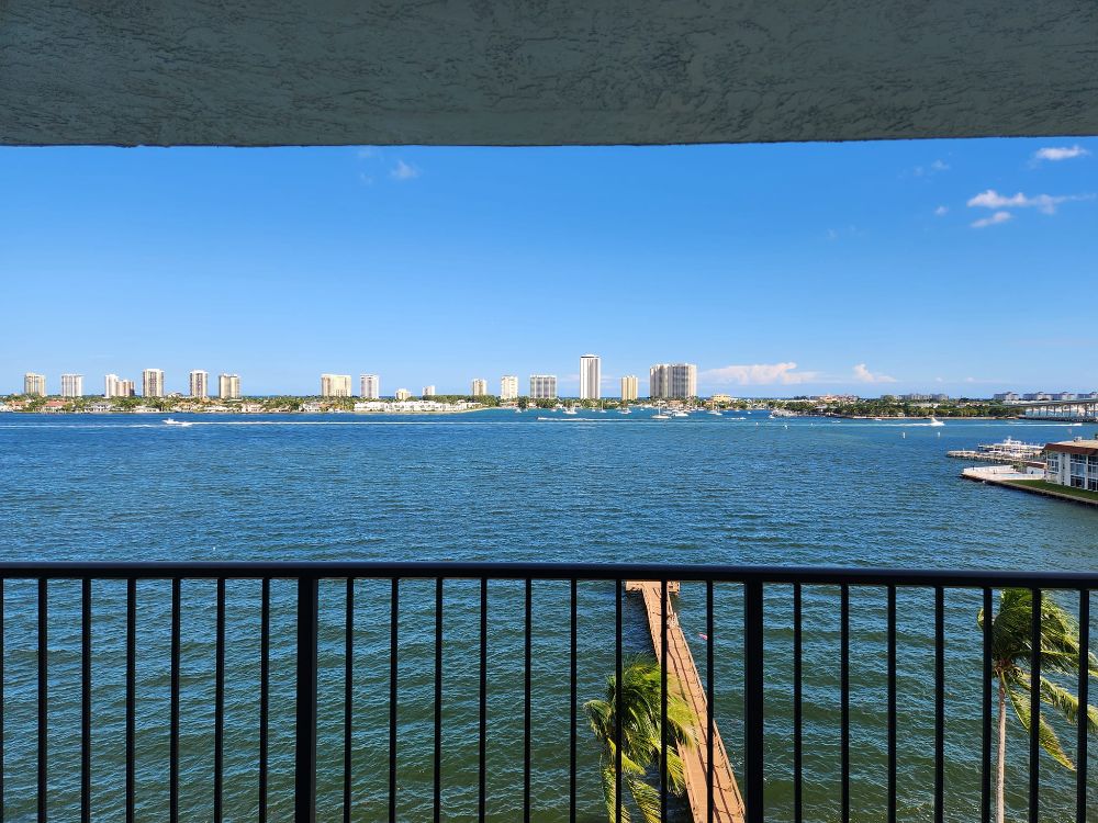 Lake Harbour Cove Condominium - Riviera Beach Maintenance