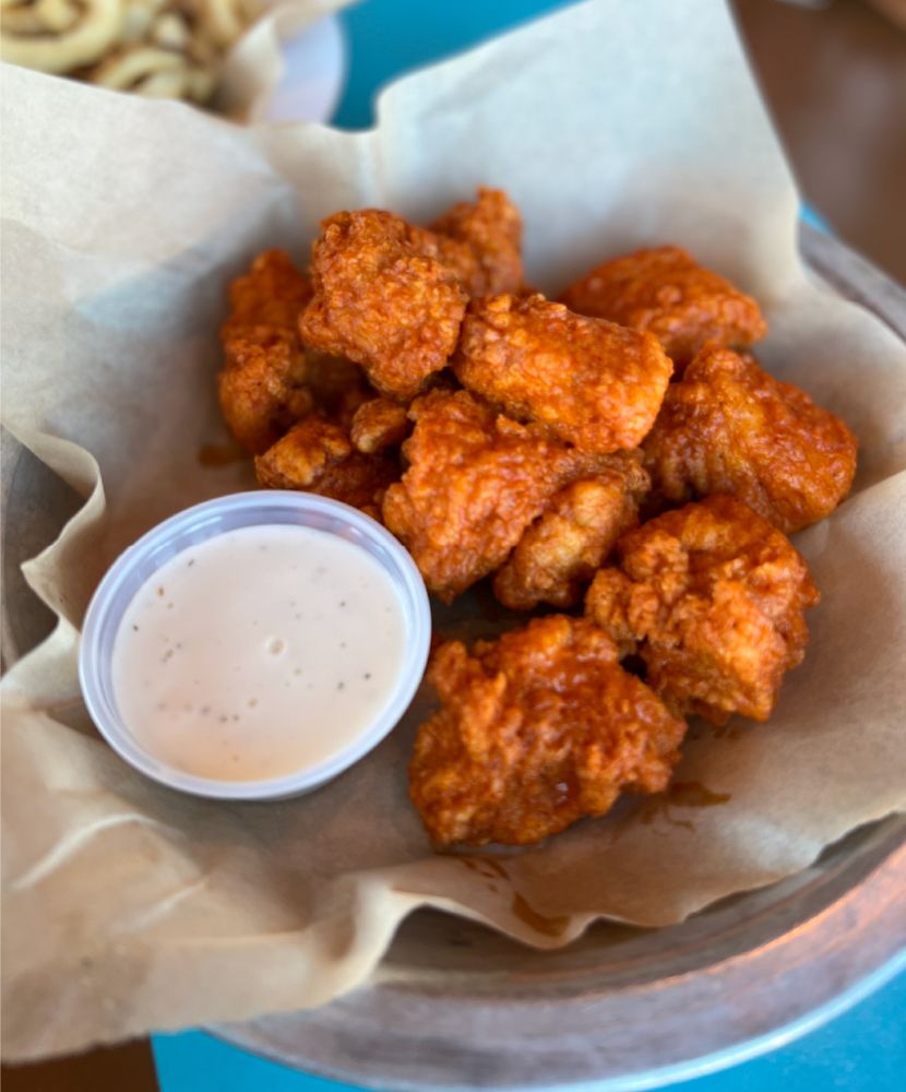 Hooters West Palm Beach Restaurant American