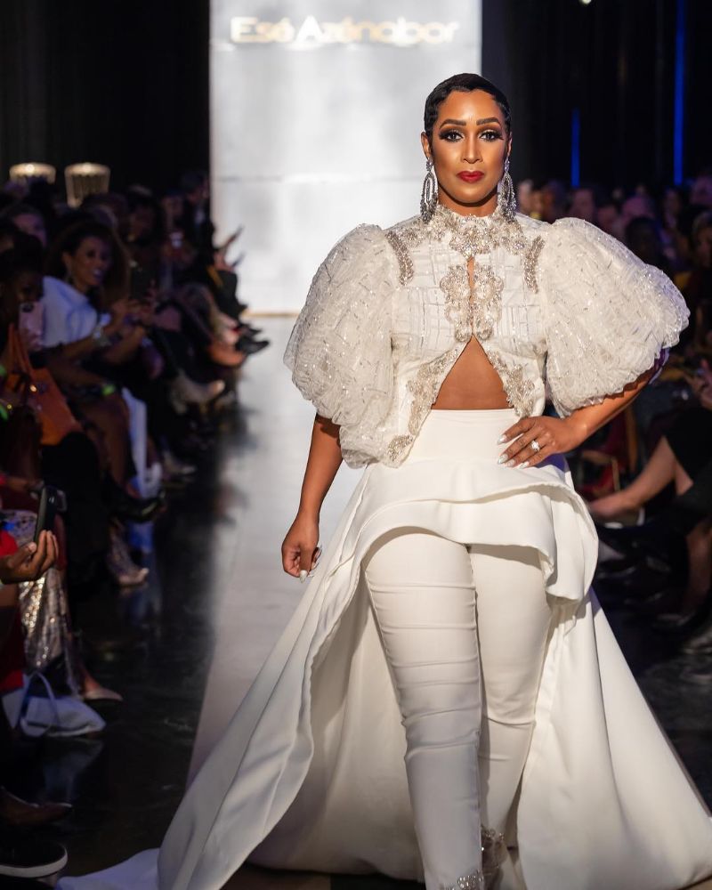 Esé Azénabor - Dallas Atmosphere