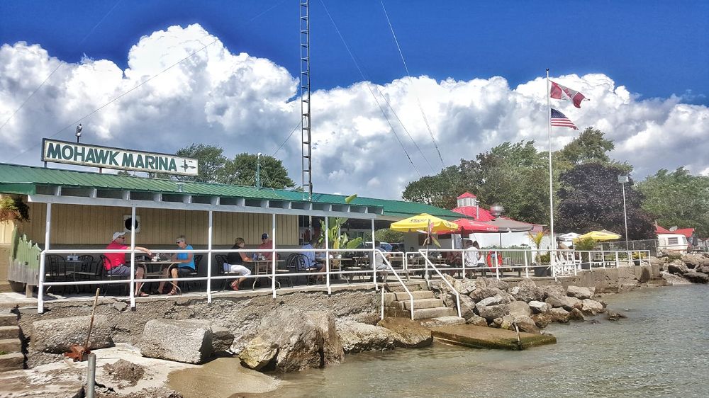 Hippo's @ Mohawk Marina - Lowbanks Accommodate