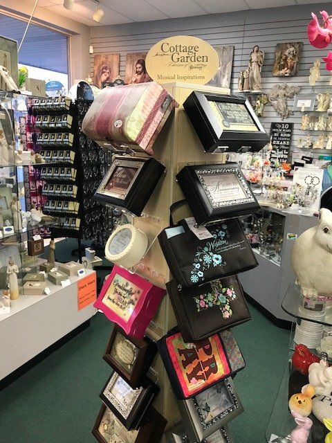 Anita's Cardsmart - Livonia Cleanliness