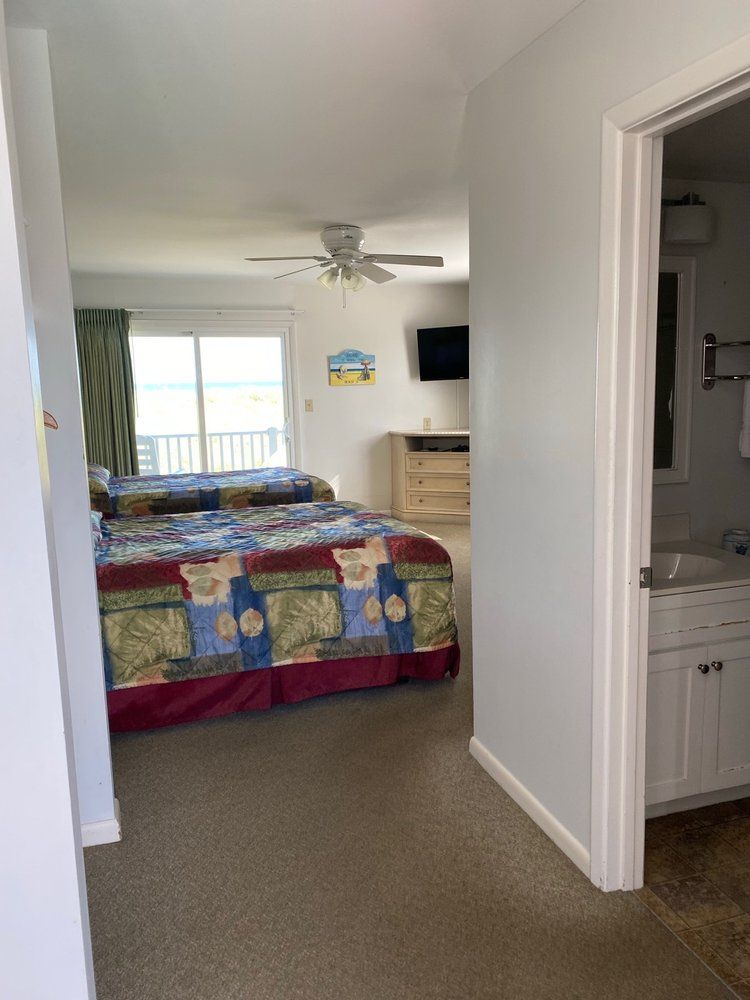 Beach House Inn & Suites - Carolina Beach Accommodate