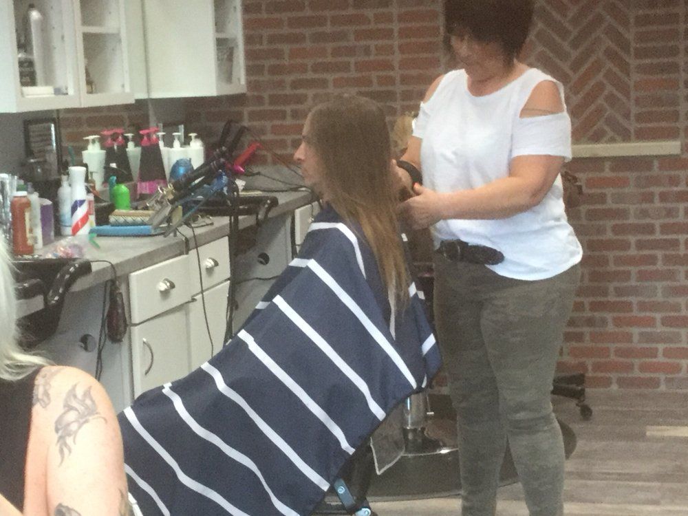 A New Attitude Hair & Nail Salon - Mentor On The Lake Reasonably